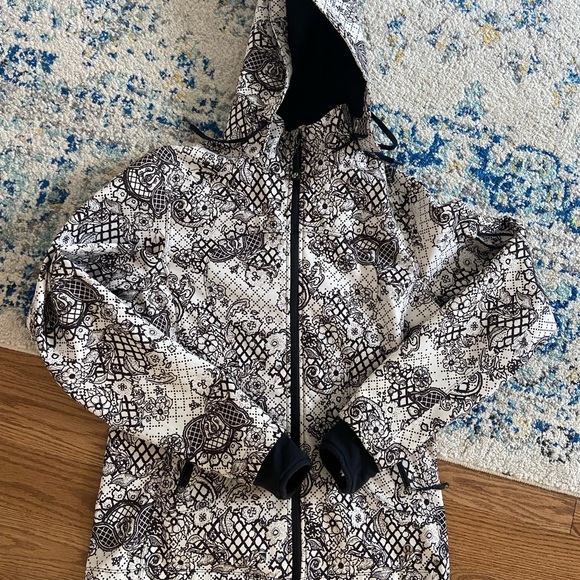 Lululemon Jacket - Picture 3 of 4